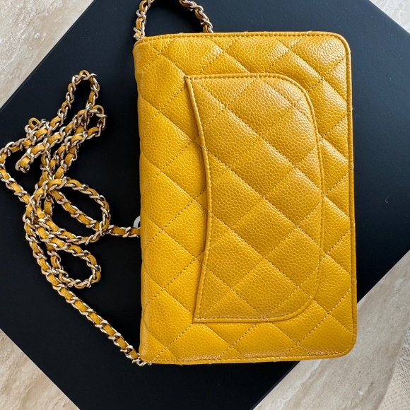 Yellow Chanel Wallet on Chain - Picture 3 of 9